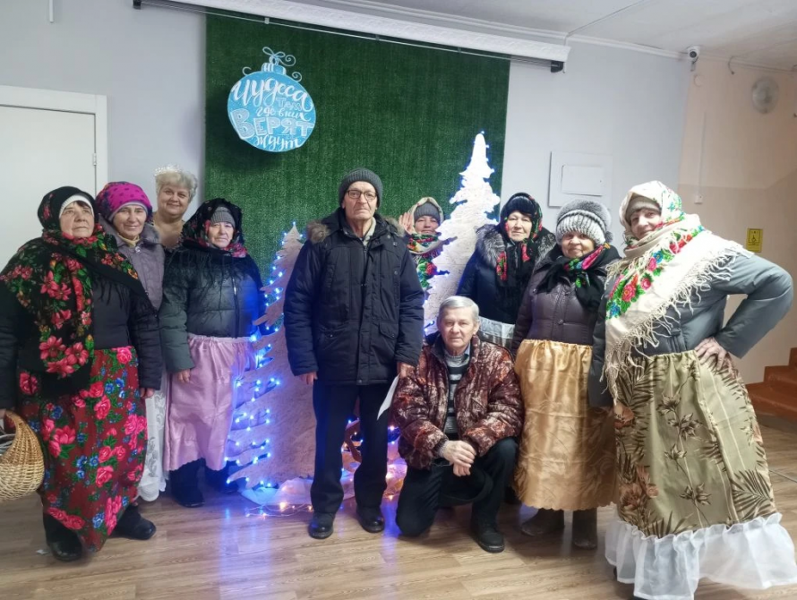 В центральной библиотеке состоялись «Святочные посиделки» для ветеранов